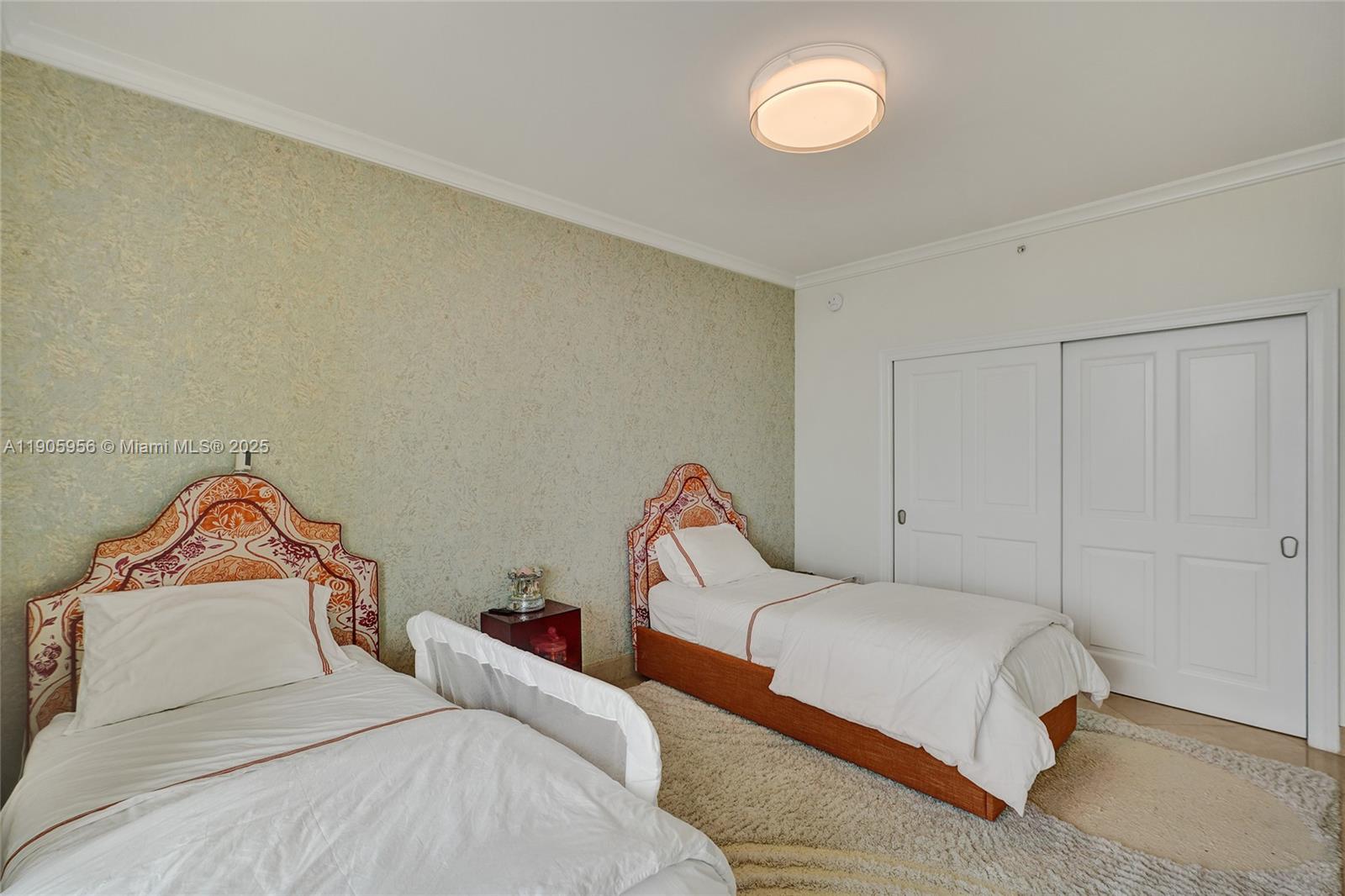 2605 3 / 3 2214 sq. ft. $ 2025-10-31 0 Photo