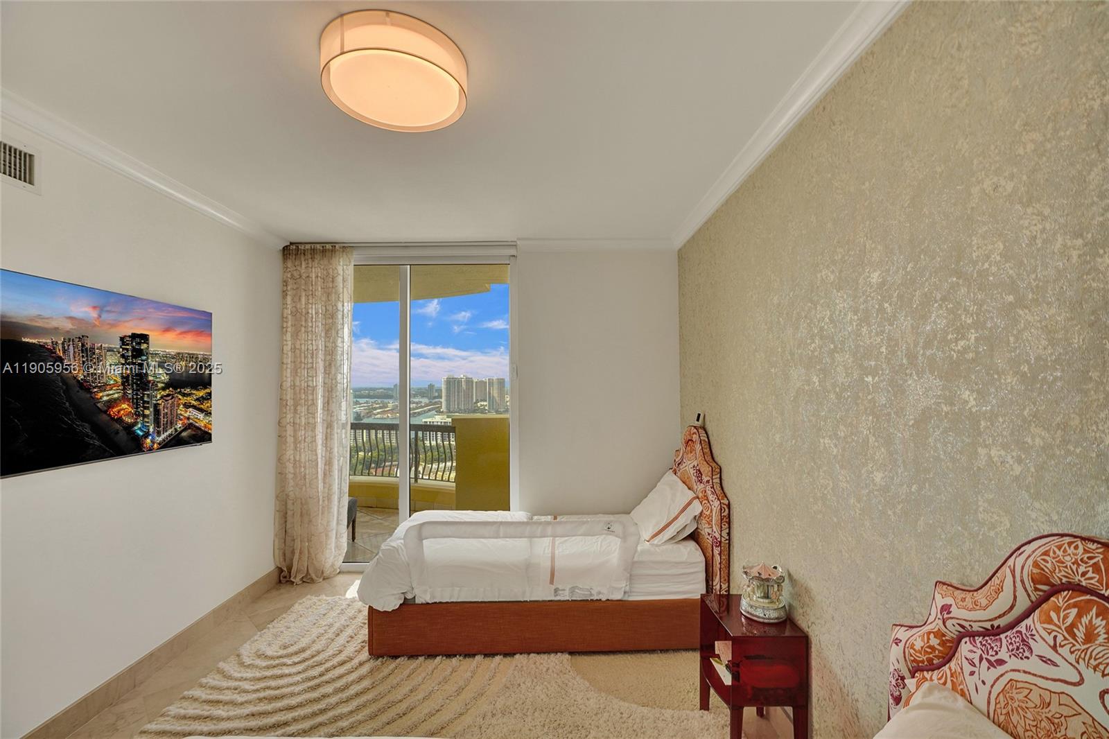 2605 3 / 3 2214 sq. ft. $ 2025-10-31 0 Photo