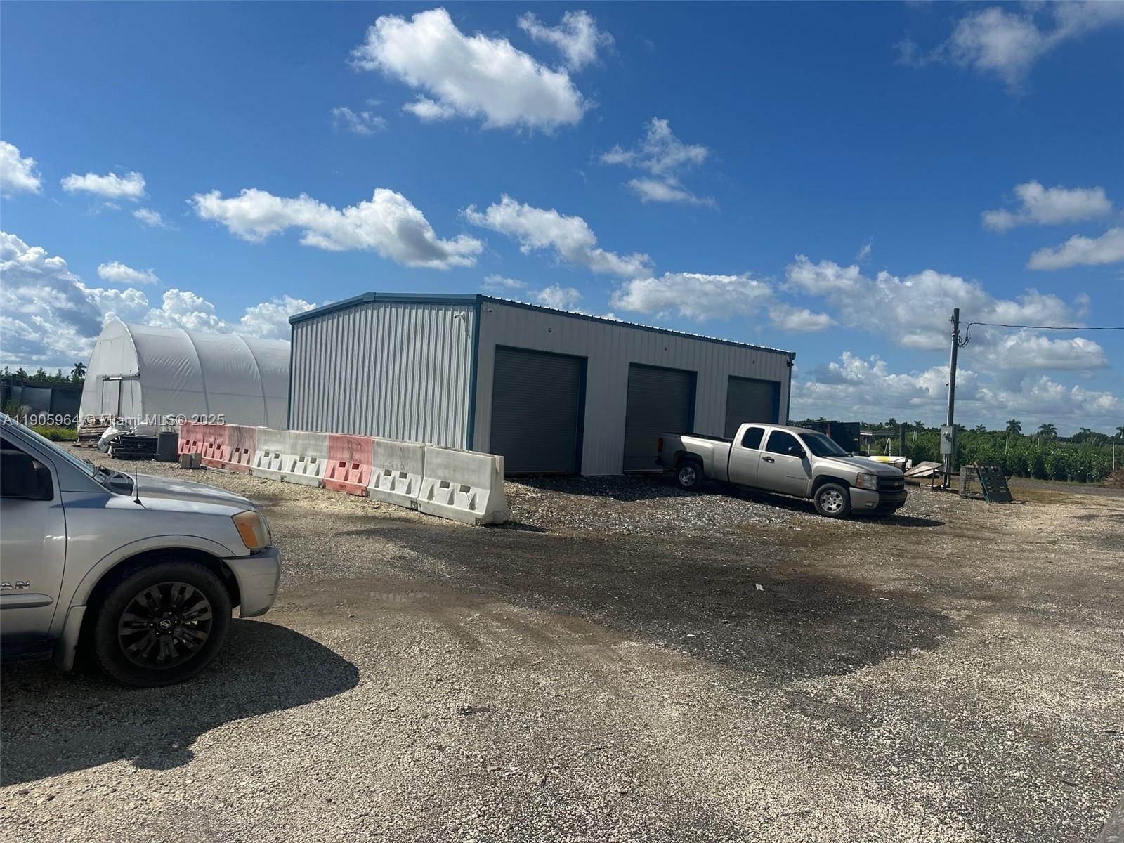 See details / sq. ft. $ 2025-10-31 0 Photo