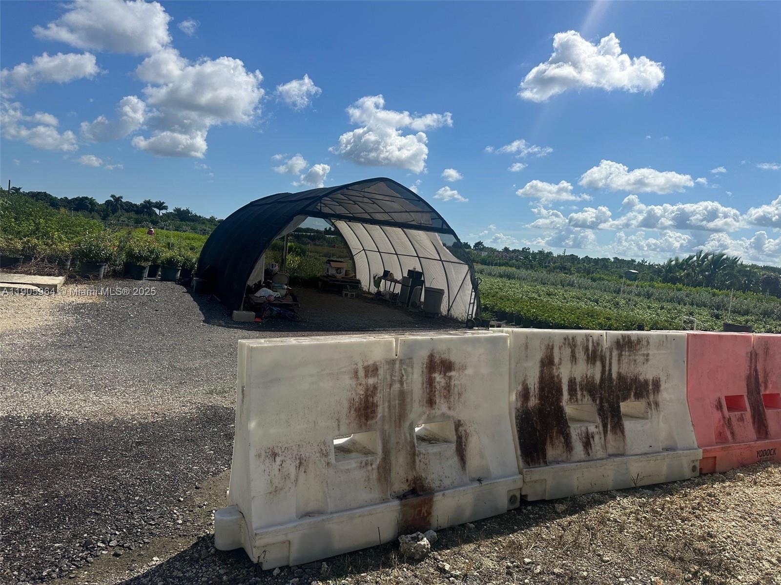 See details / sq. ft. $ 2025-10-31 0 Photo