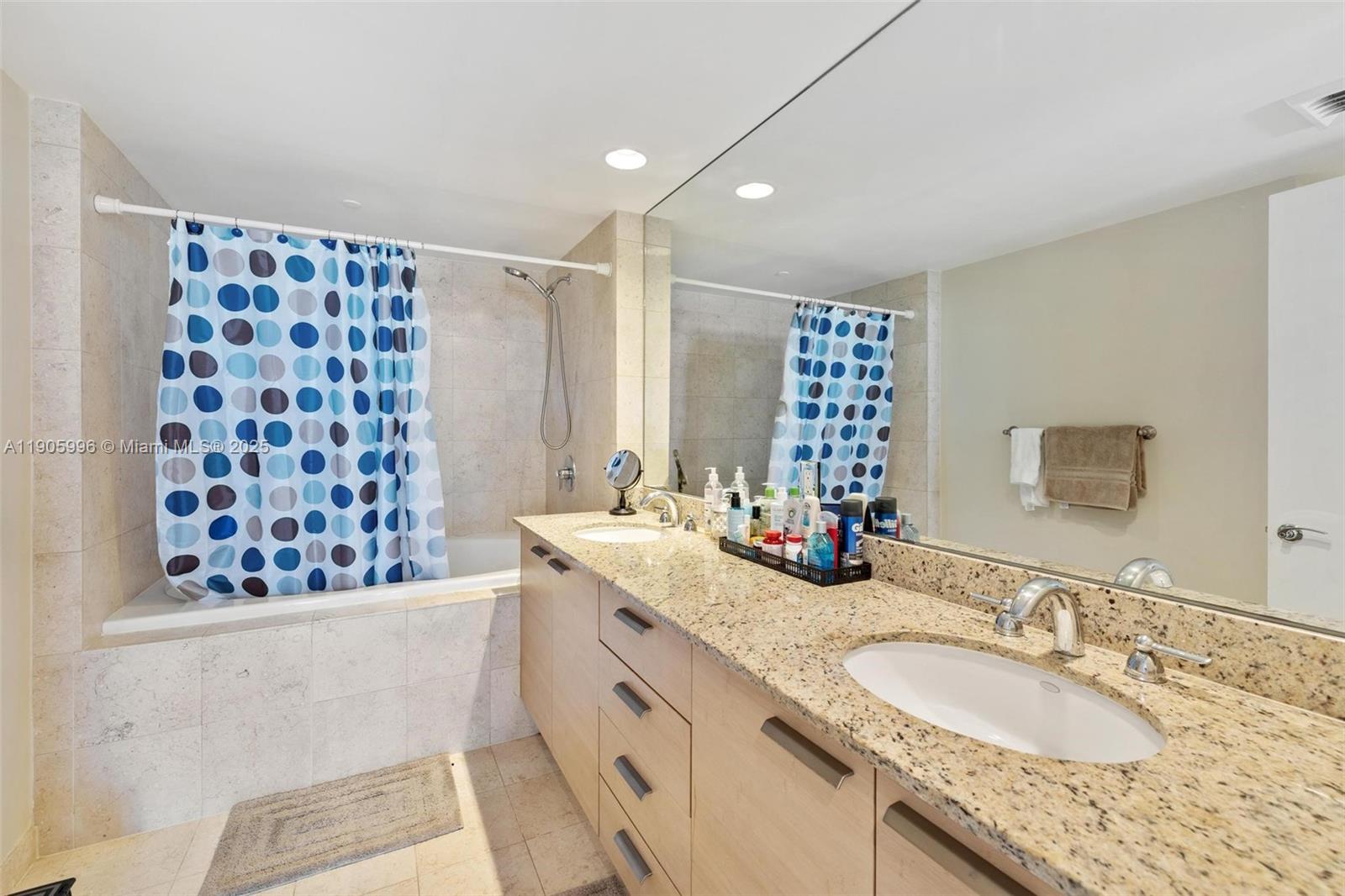 See details 4007 3 / 3 1571 sq. ft. $ 2025-10-31 0 Photo