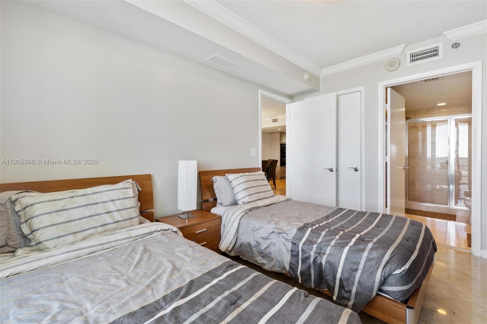 See details 4007 3 / 3 1571 sq. ft. $ 2025-10-31 0 Photo