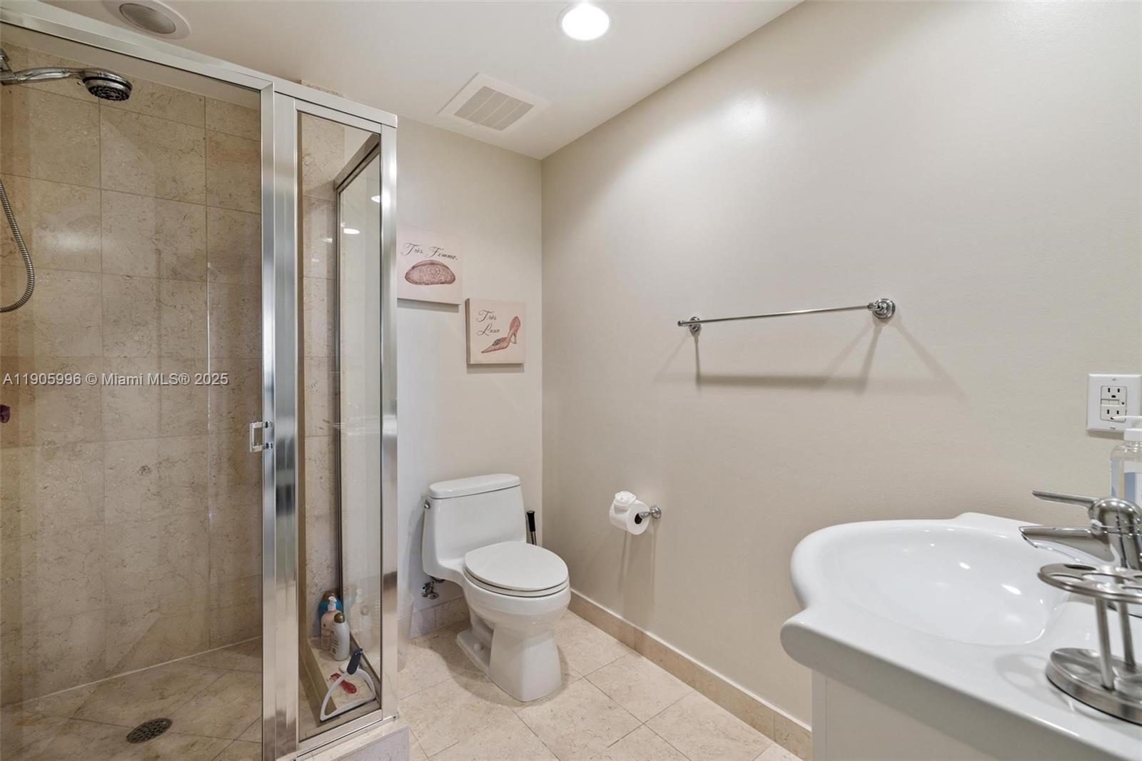 See details 4007 3 / 3 1571 sq. ft. $ 2025-10-31 0 Photo