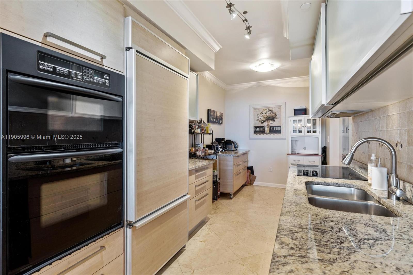 See details 4007 3 / 3 1571 sq. ft. $ 2025-10-31 0 Photo