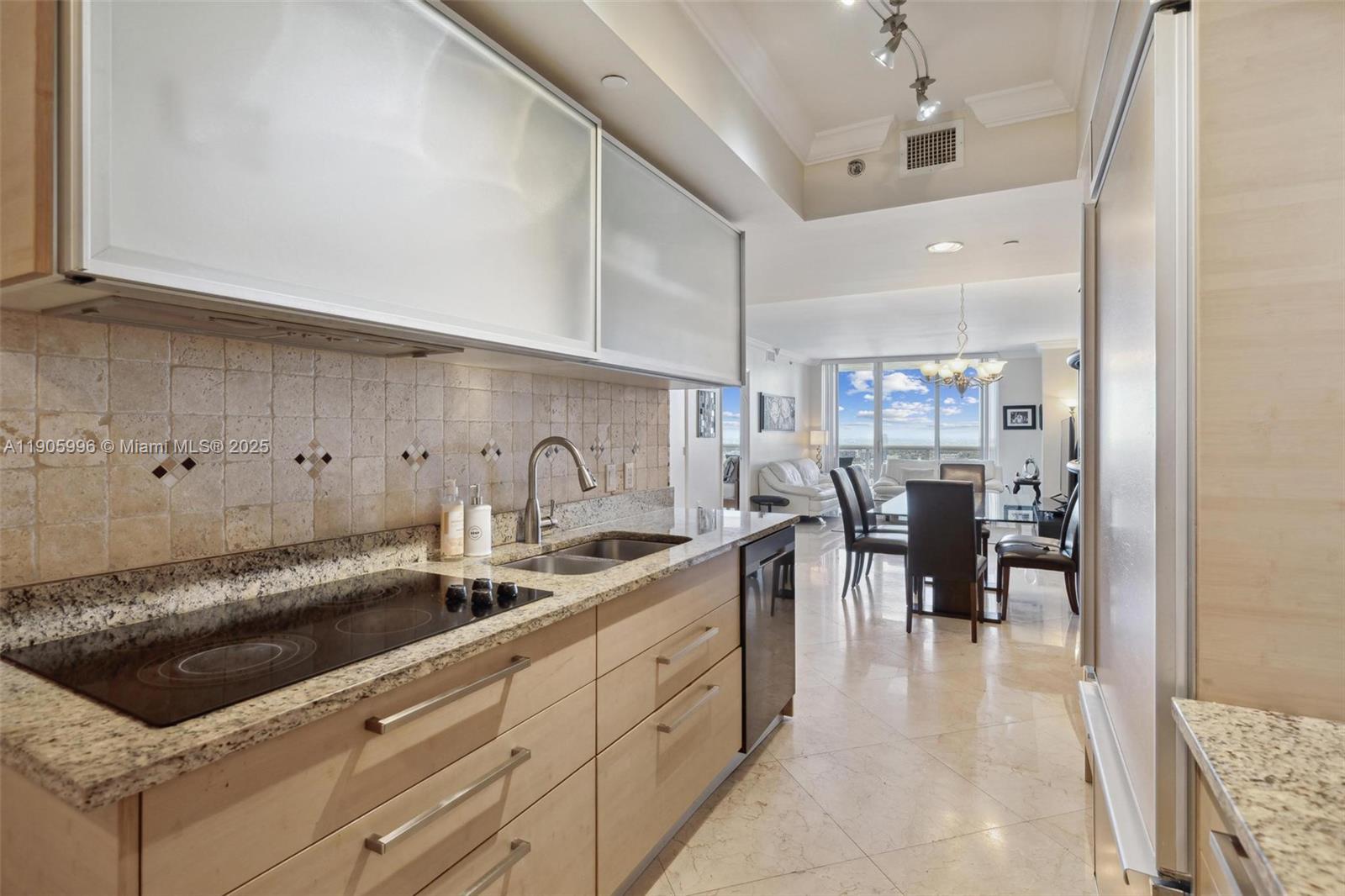 See details 4007 3 / 3 1571 sq. ft. $ 2025-10-31 0 Photo