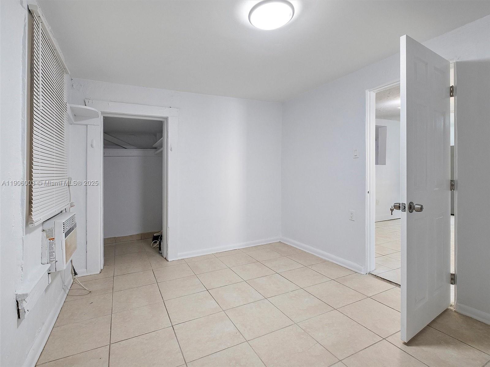 See details   /  1928 sq. ft. $ 2025-10-31 0 Photo