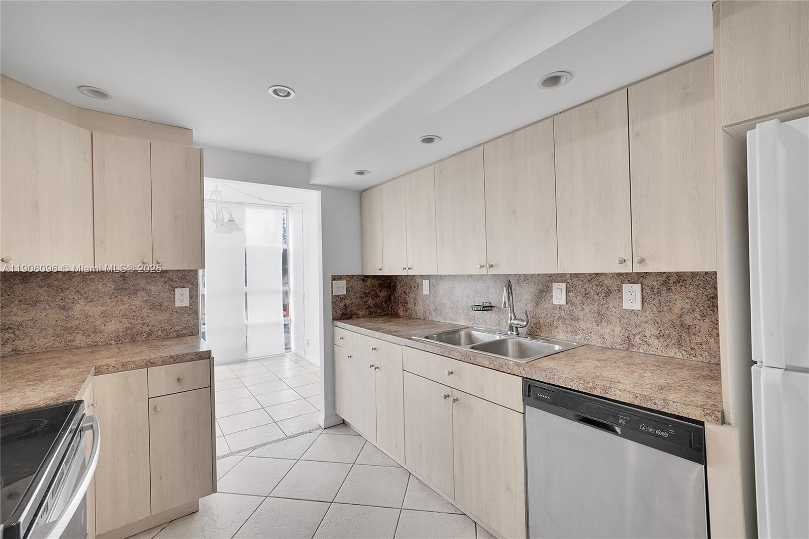 Photo of 2001 Atlantic Shores Blvd #220, Hallandale Beach, Florida, 33009 -