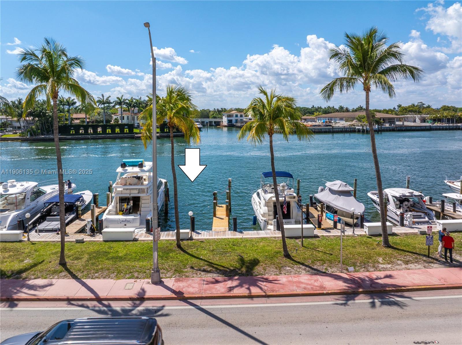   /   sq. ft. $ 2025-10-31 0 foto