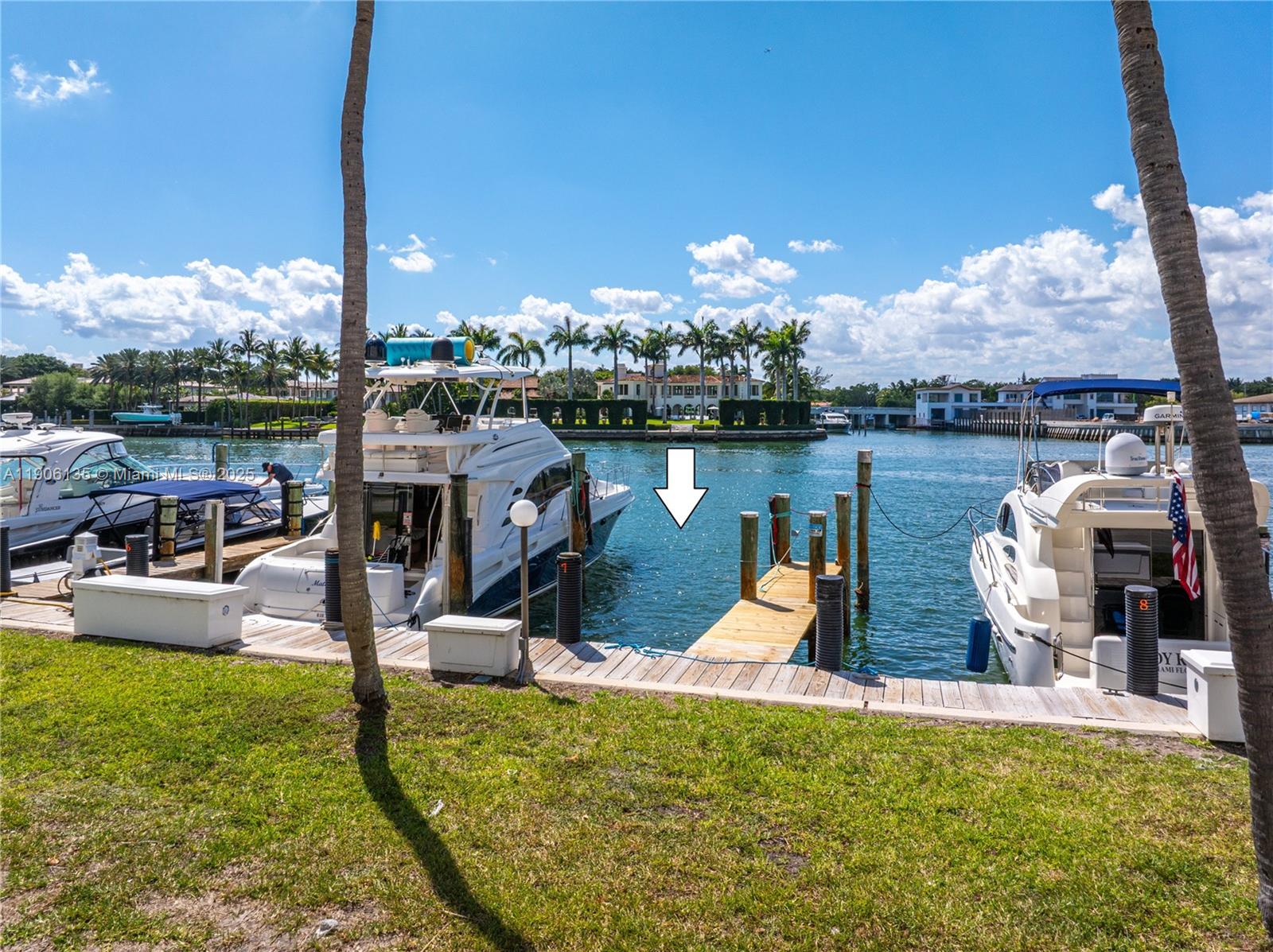   /   sq. ft. $ 2025-10-31 0 foto