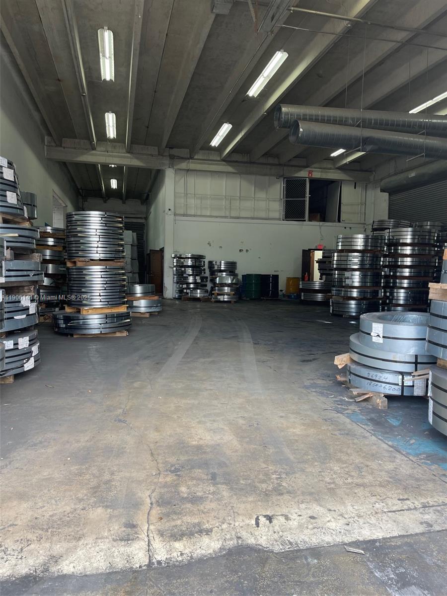 See details   /   sq. ft. $ 2025-10-31 0 Photo