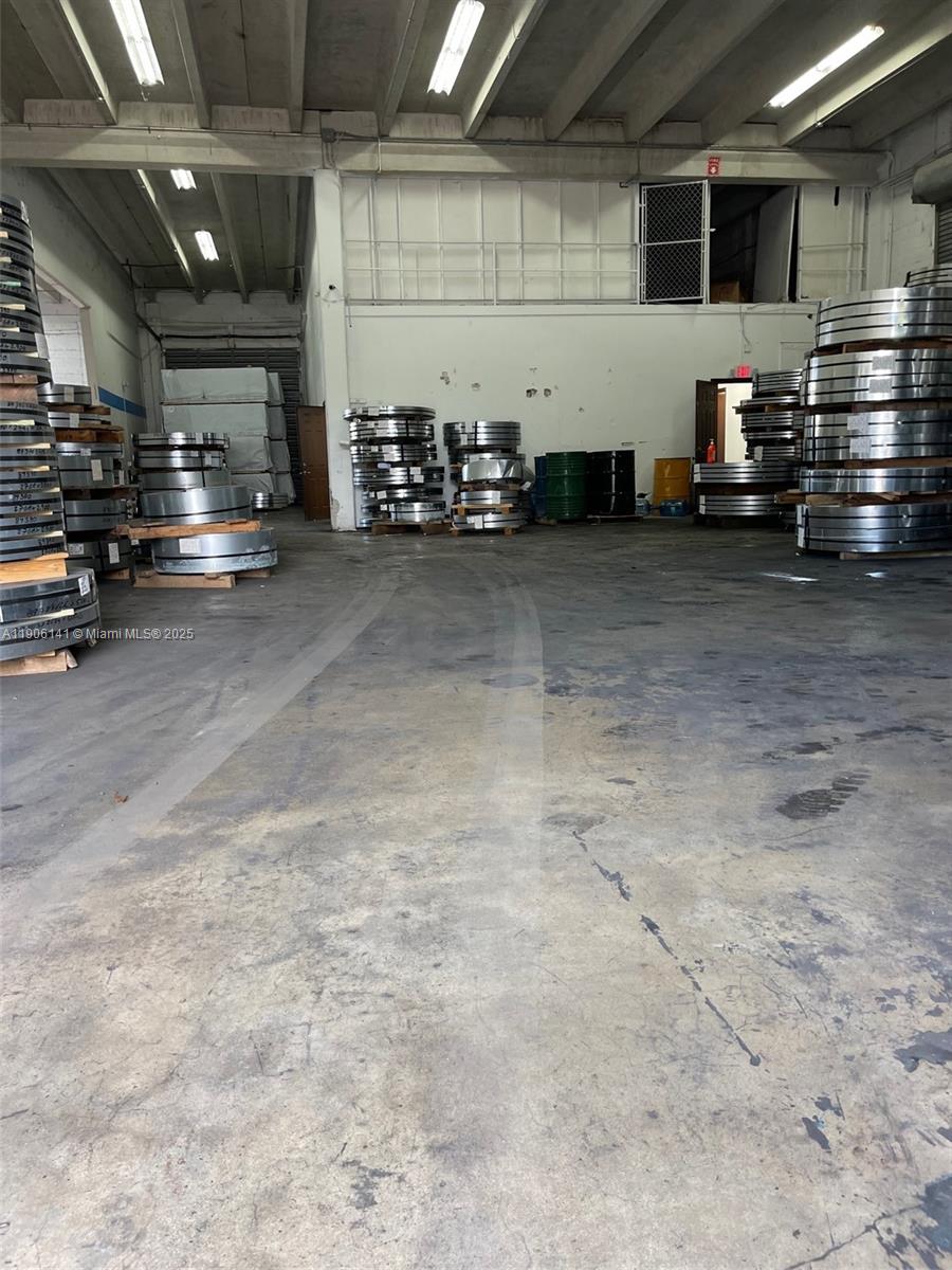 See details   /   sq. ft. $ 2025-10-31 0 Photo