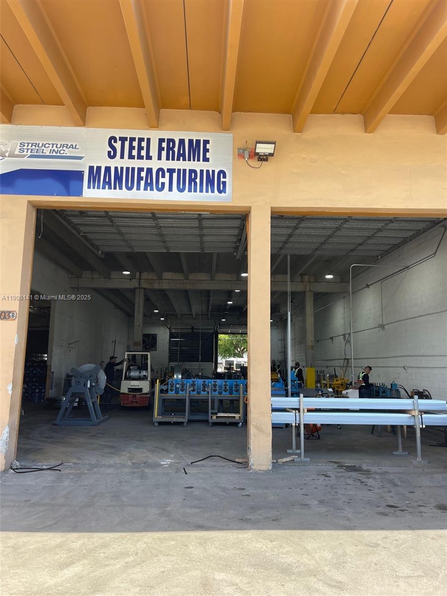 See details / sq. ft. $ 2025-10-31 0 Photo