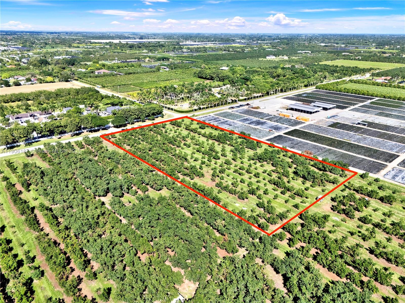   /   sq. ft. $ 2025-10-31 0 foto