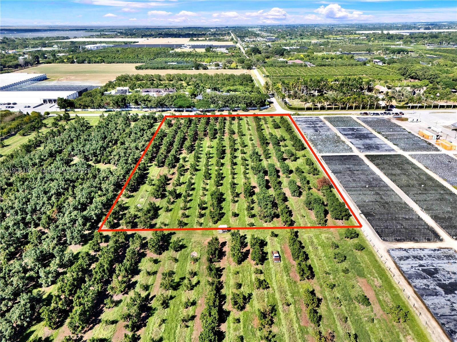   /   sq. ft. $ 2025-10-31 0 foto