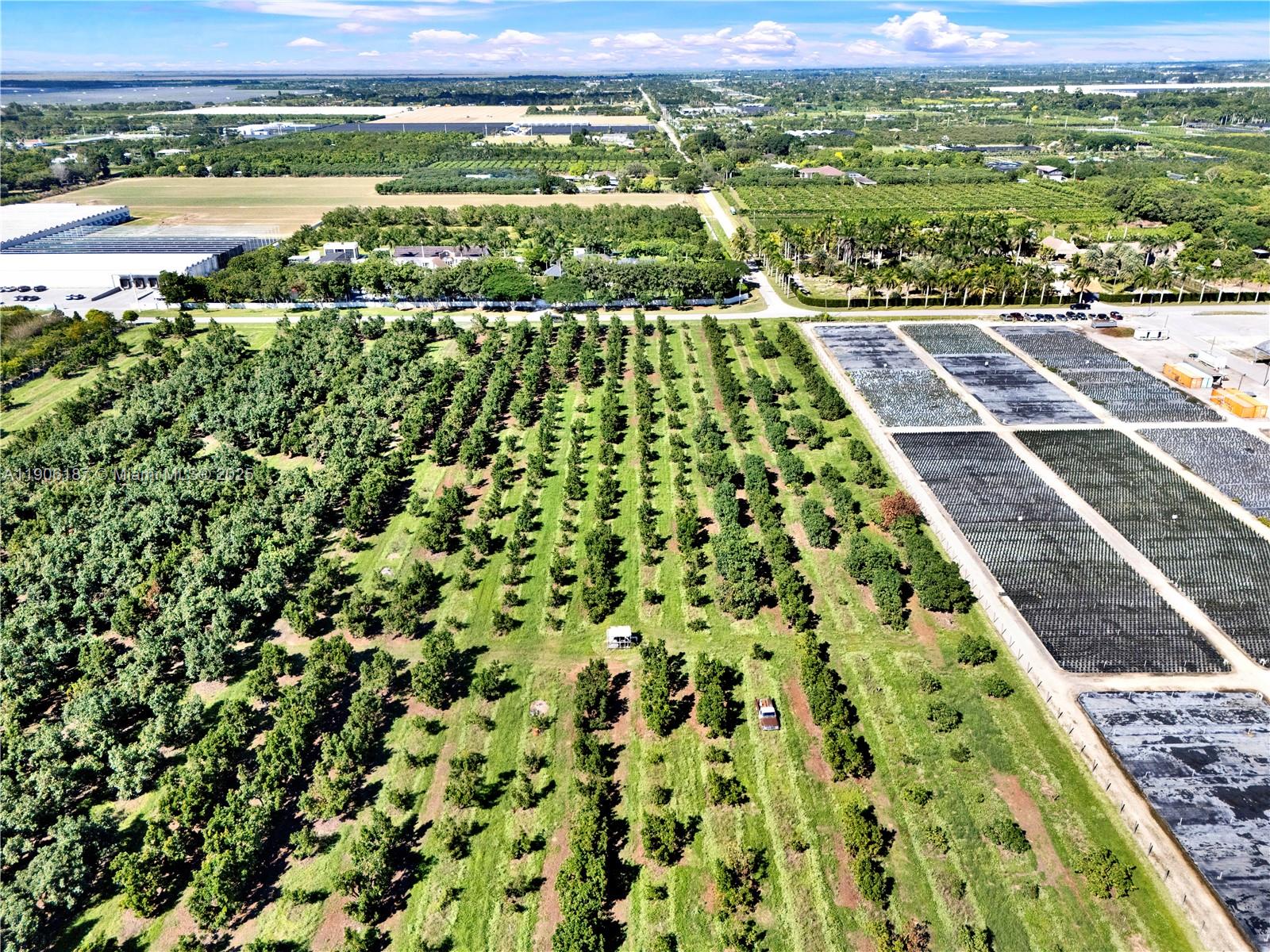   /   sq. ft. $ 2025-10-31 0 foto