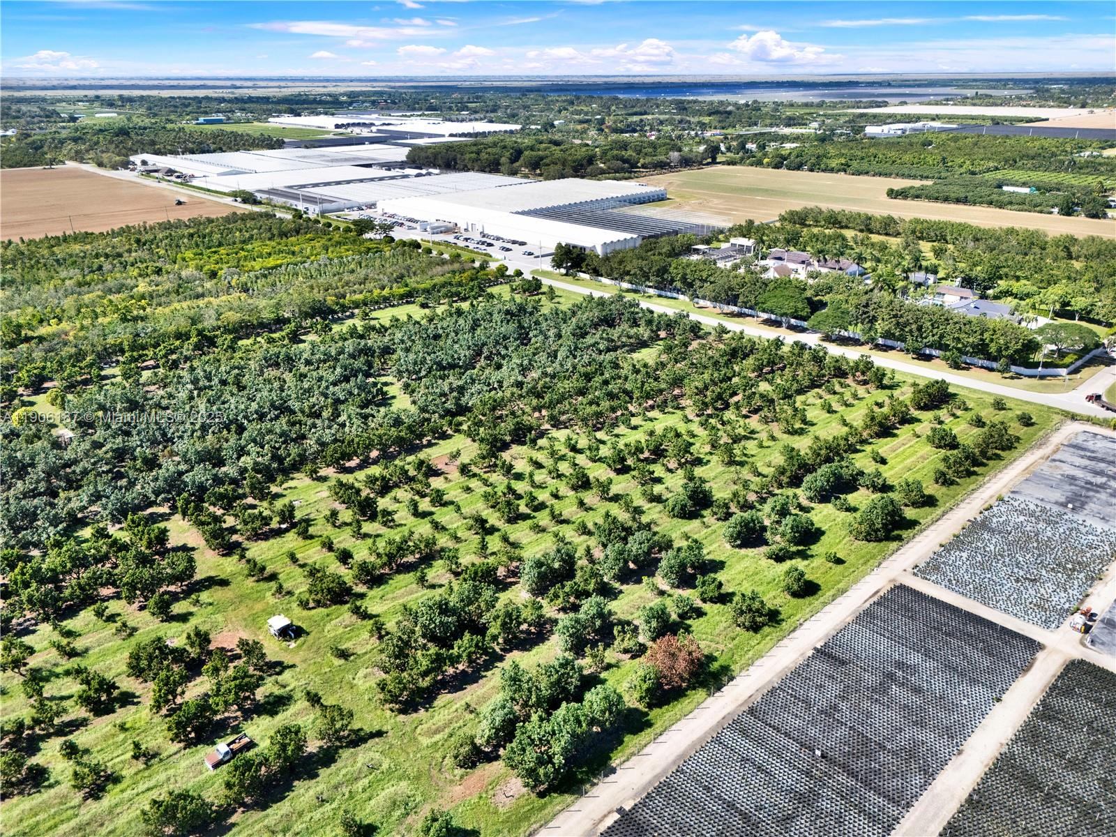   /   sq. ft. $ 2025-10-31 0 foto