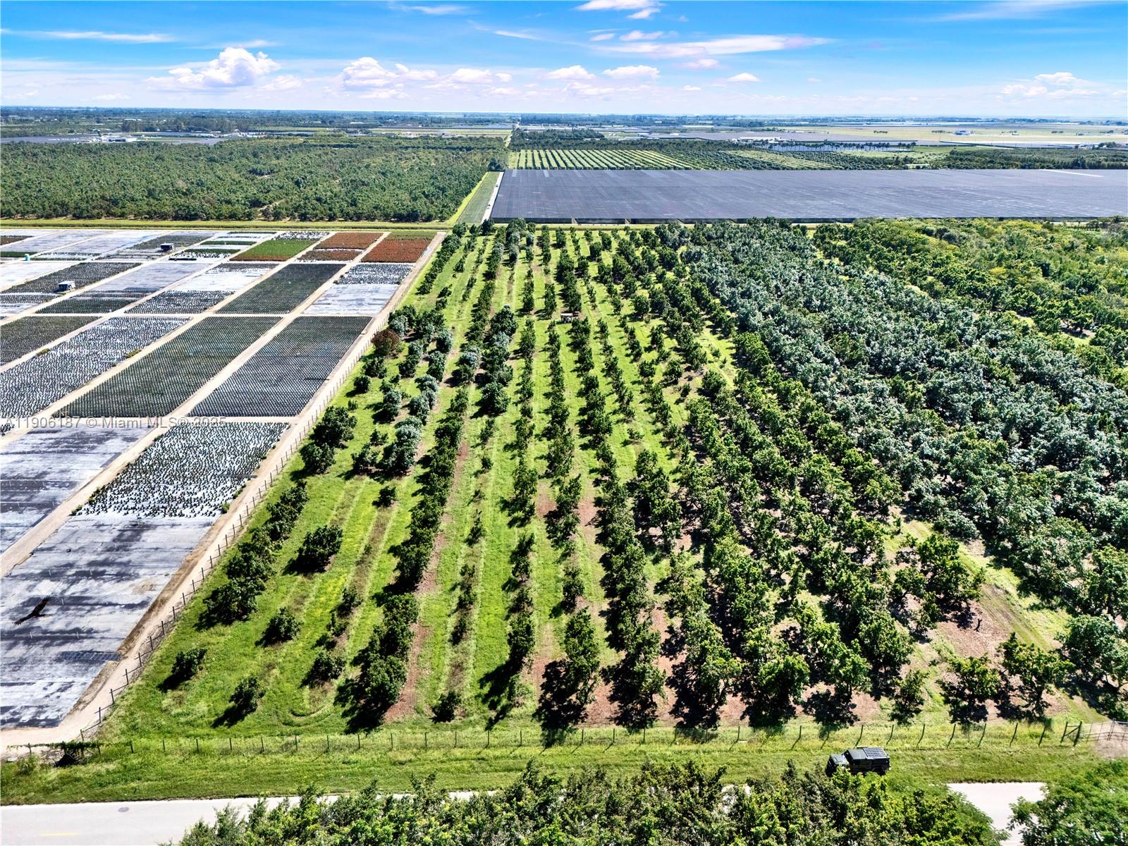   /   sq. ft. $ 2025-10-31 0 foto