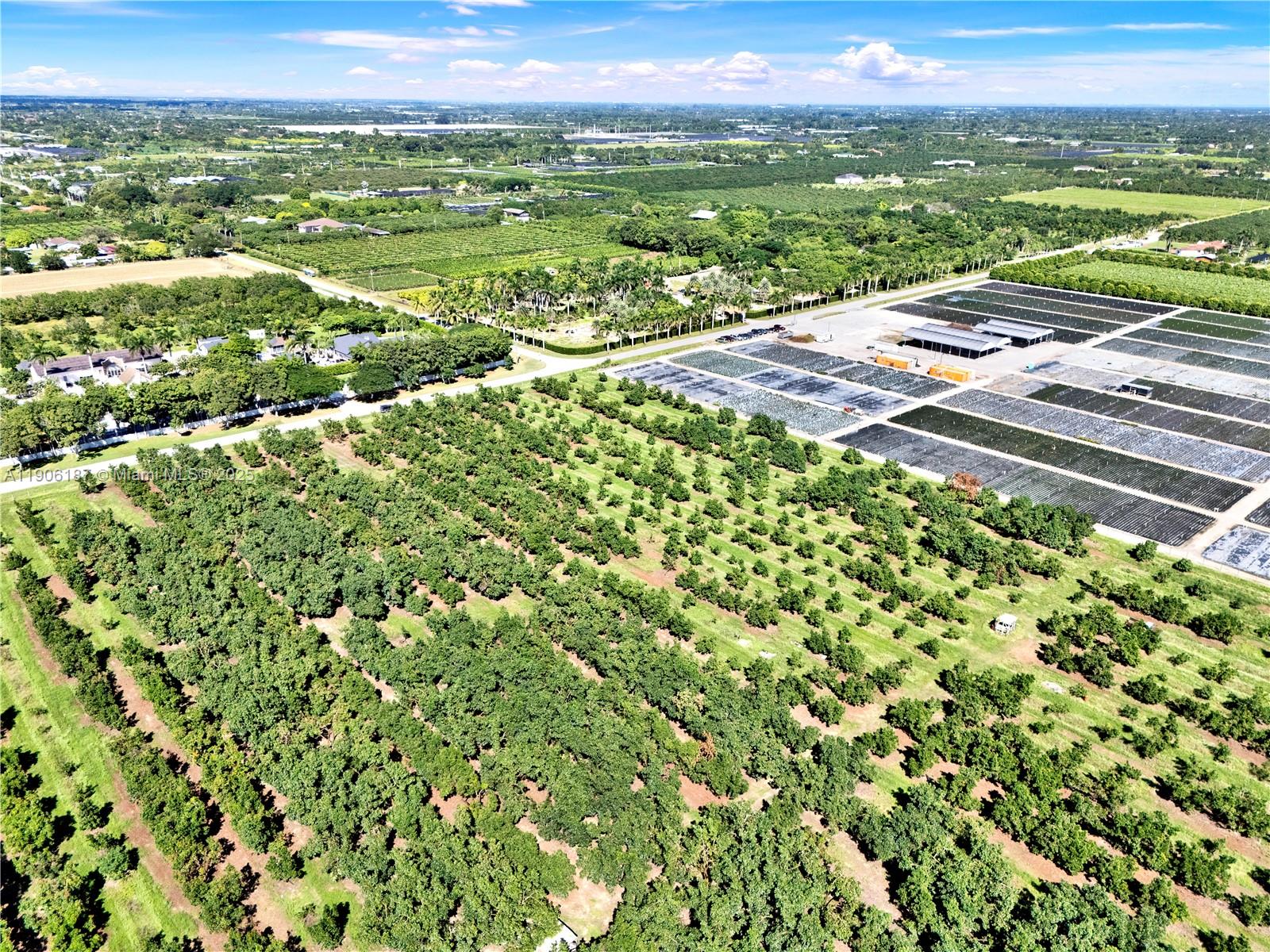   /   sq. ft. $ 2025-10-31 0 foto