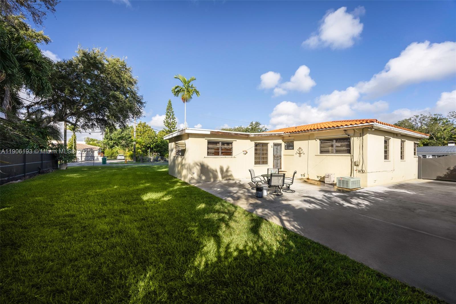   /   sq. ft. $ 2025-10-31 0 foto