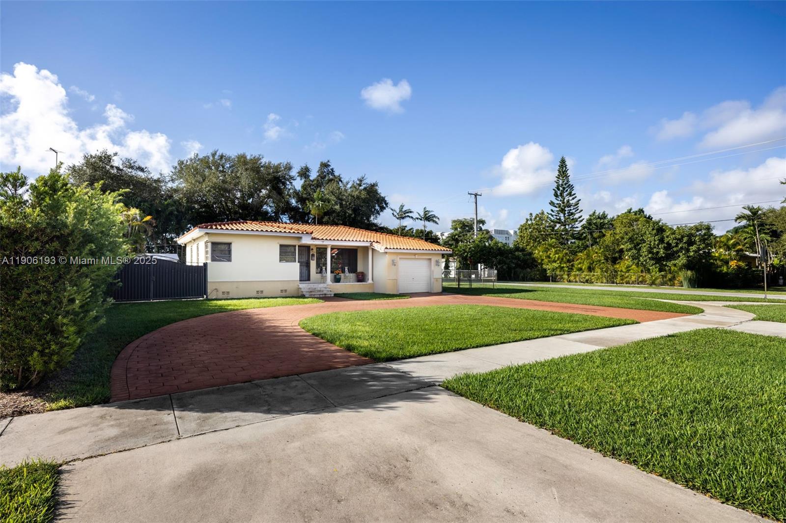   /   sq. ft. $ 2025-10-31 0 foto