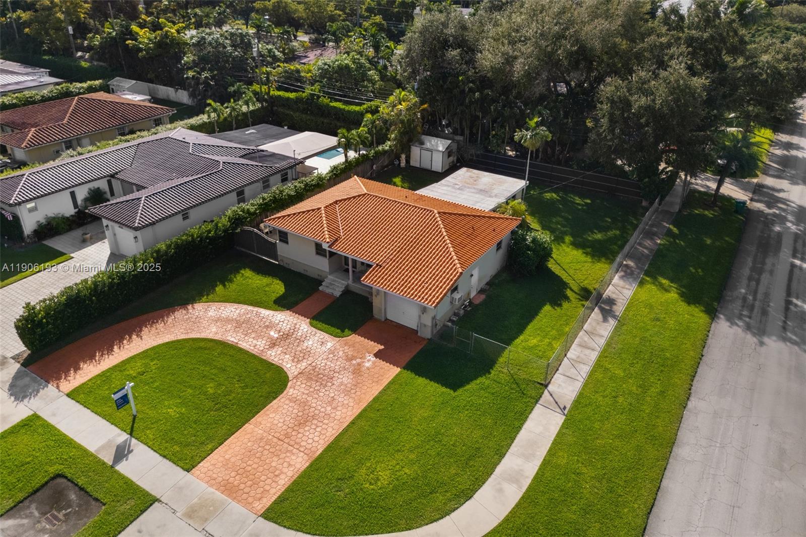   /   sq. ft. $ 2025-10-31 0 foto