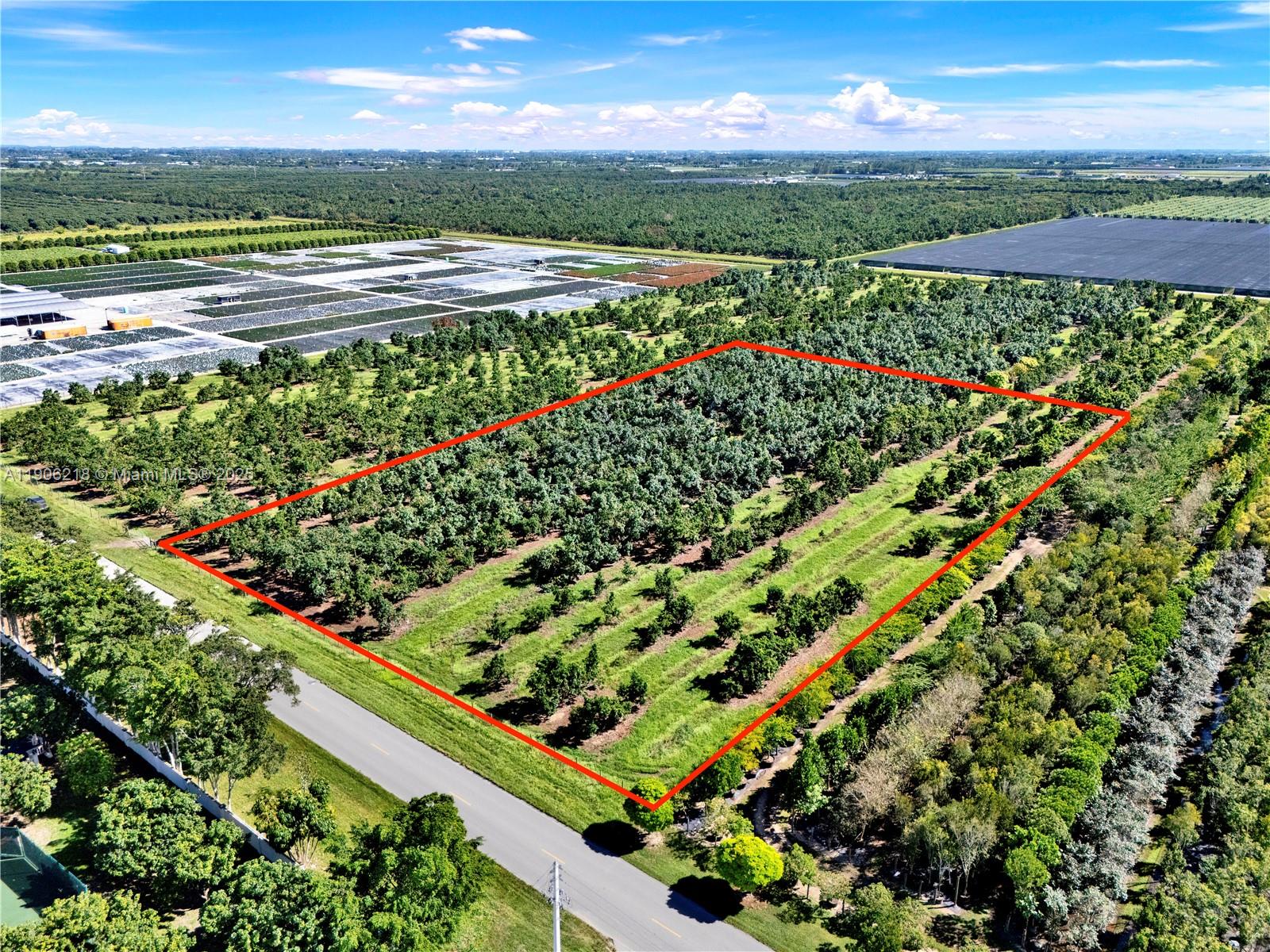   /   sq. ft. $ 2025-10-31 0 foto