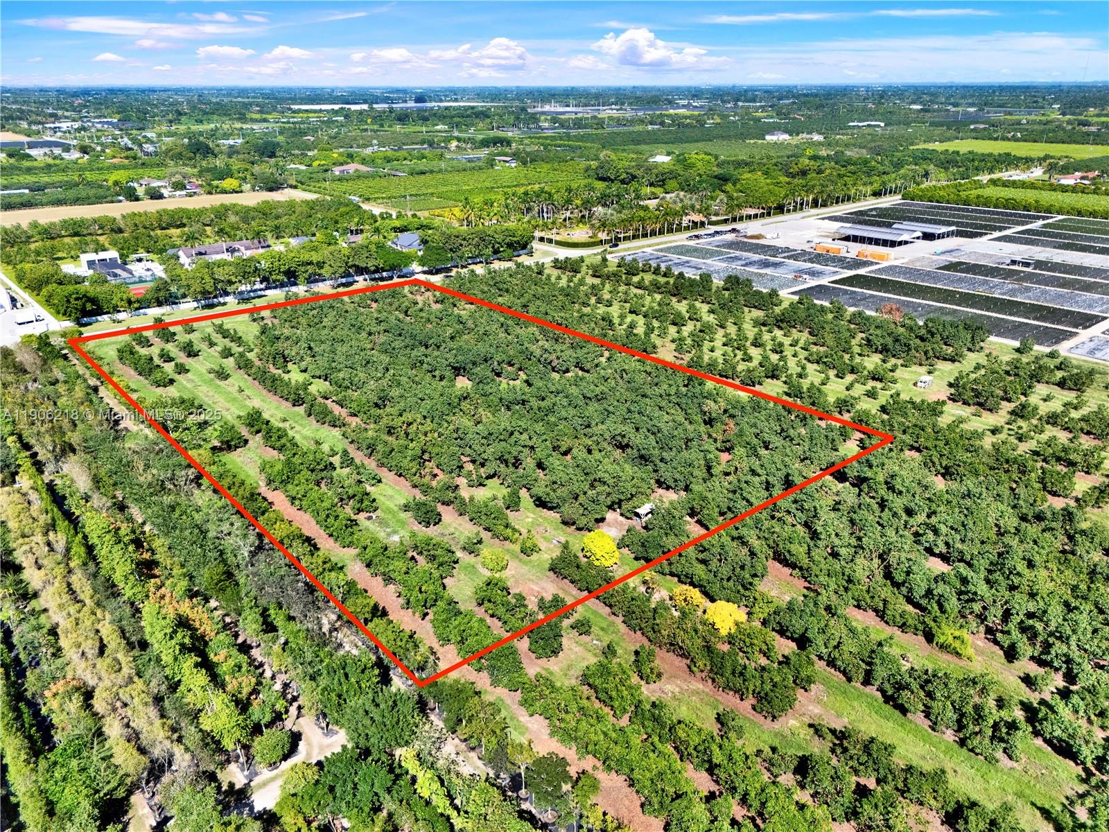   /   sq. ft. $ 2025-10-31 0 foto