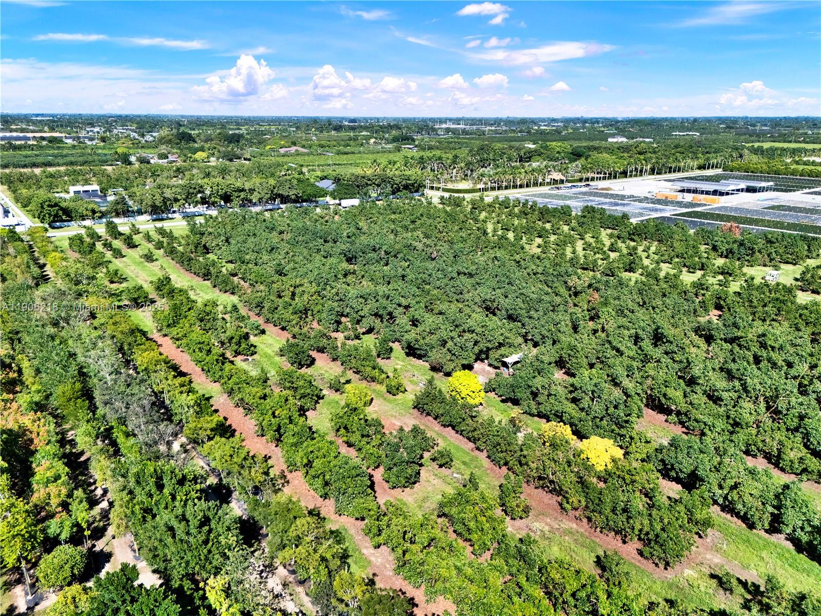   /   sq. ft. $ 2025-10-31 0 foto