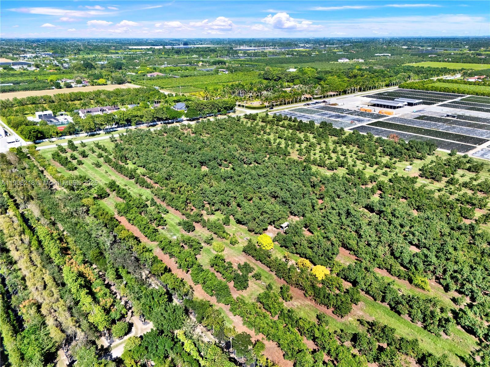   /   sq. ft. $ 2025-10-31 0 foto