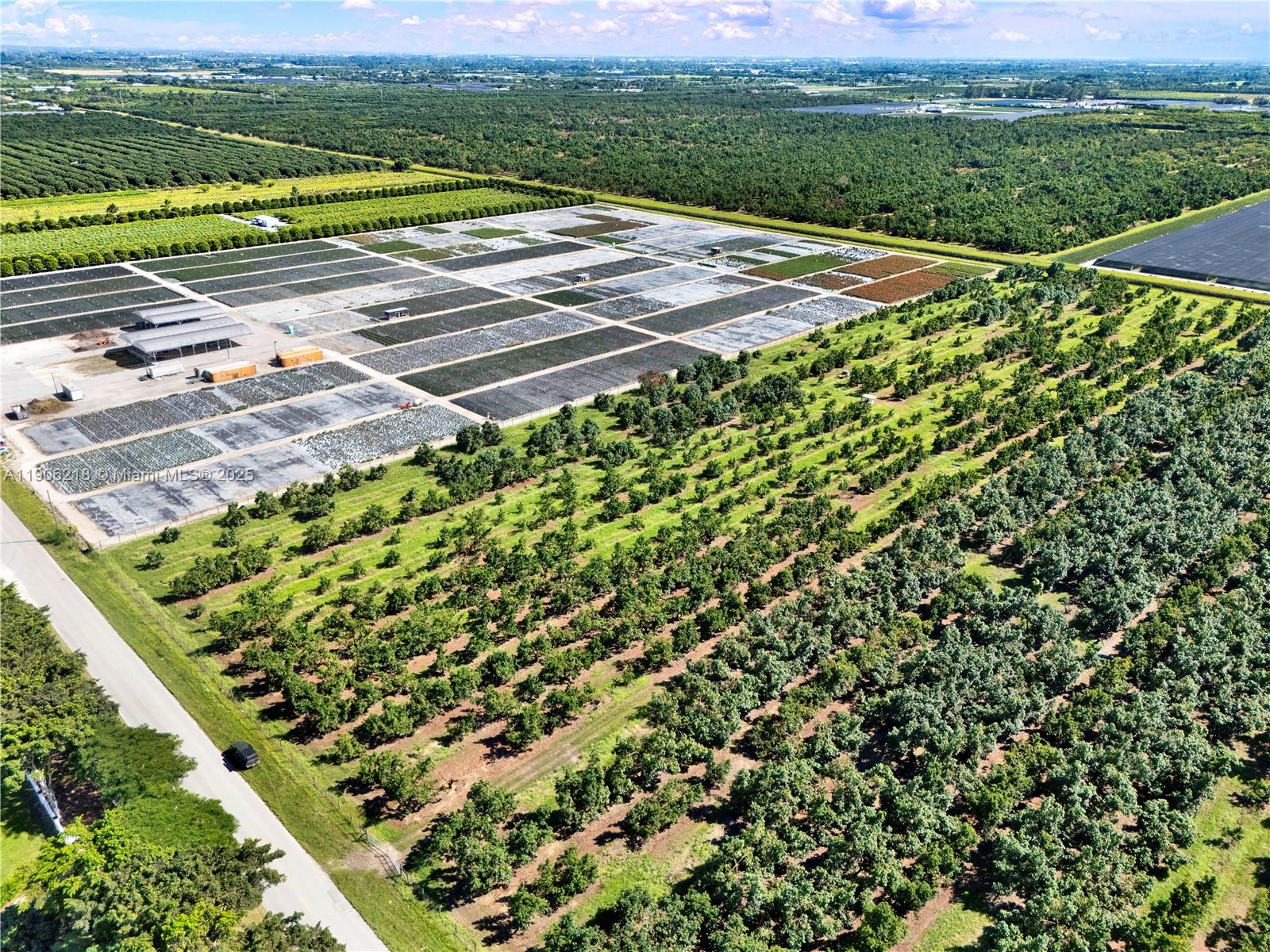   /   sq. ft. $ 2025-10-31 0 foto