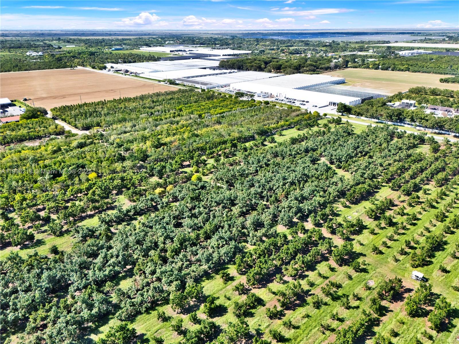   /   sq. ft. $ 2025-10-31 0 foto