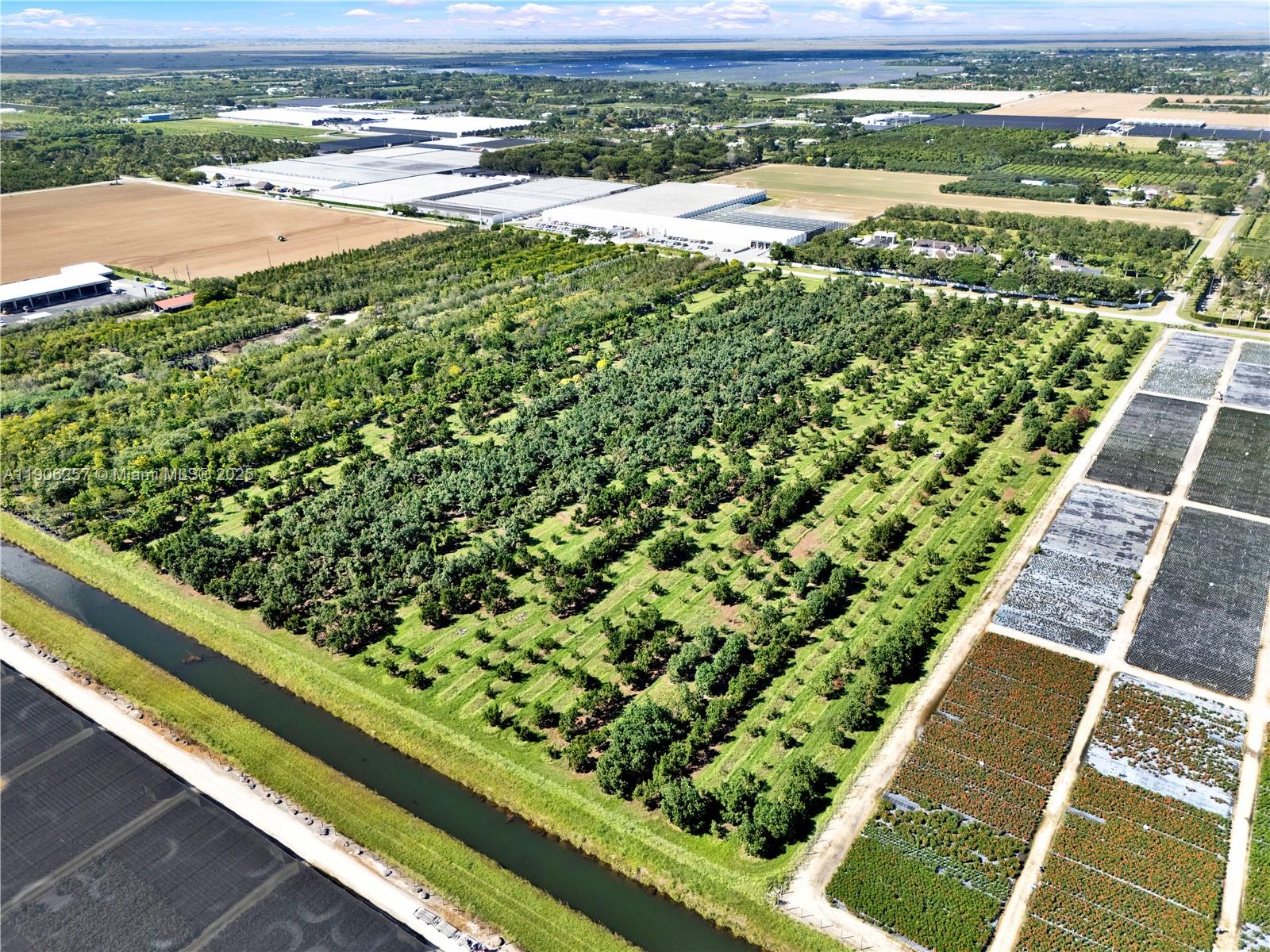 Подробнее / кв.футов $ 2025-10-31 0 Фото