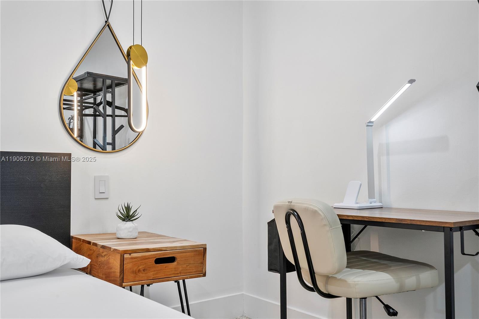   /  1600 sq. ft. $ 2025-10-31 0 Photo