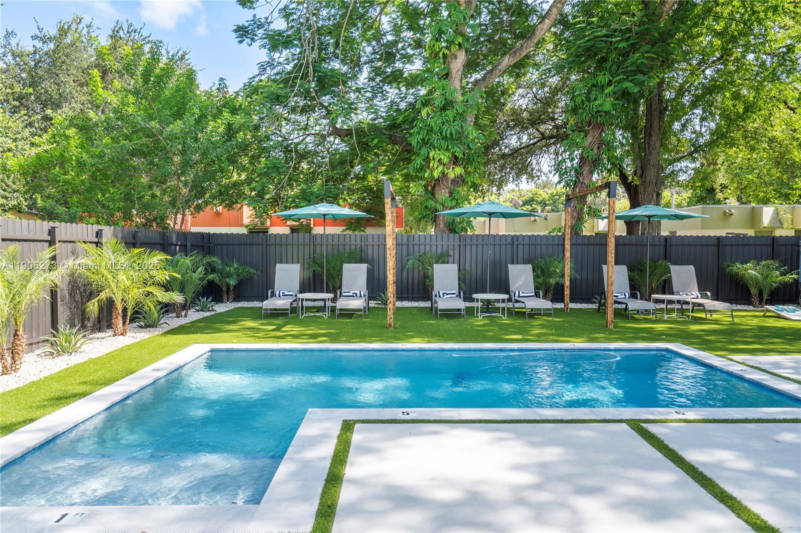   /  1600 sq. ft. $ 2025-10-31 0 Photo