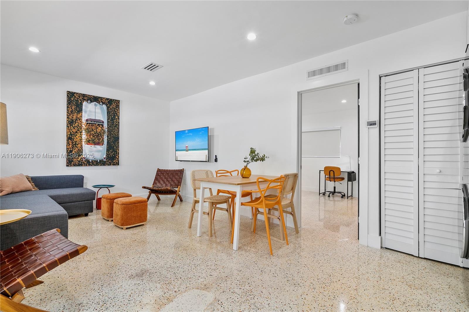   /  1600 sq. ft. $ 2025-10-31 0 Photo