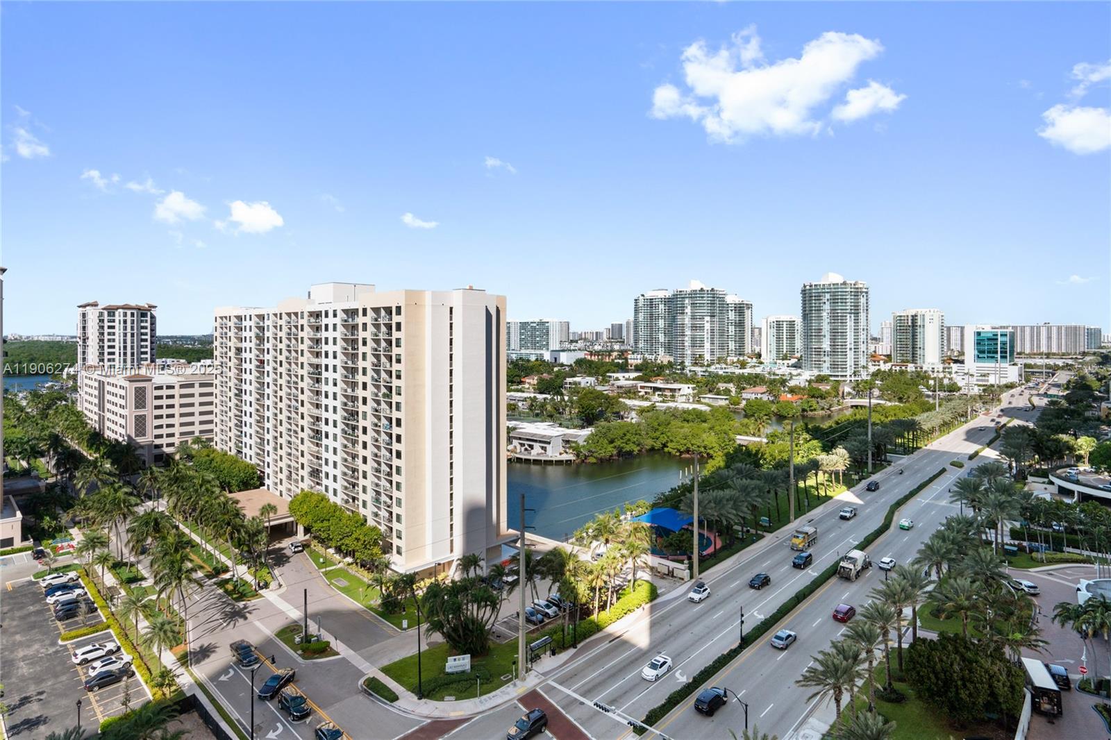 Подробнее 1206 3 / 4 2327 кв.футов $ 2025-10-31 0 Фото