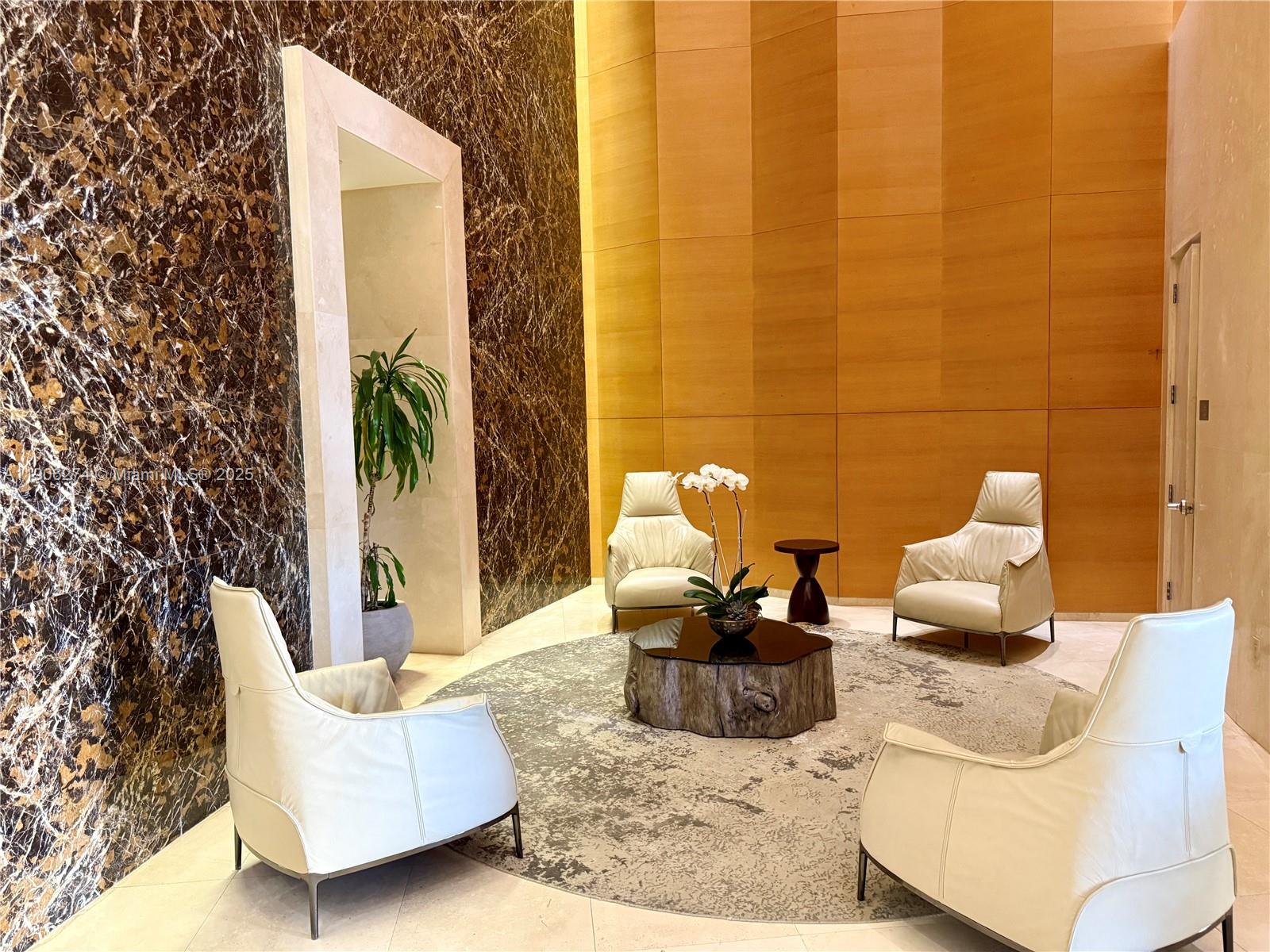 Подробнее 1206 3 / 4 2327 кв.футов $ 2025-10-31 0 Фото