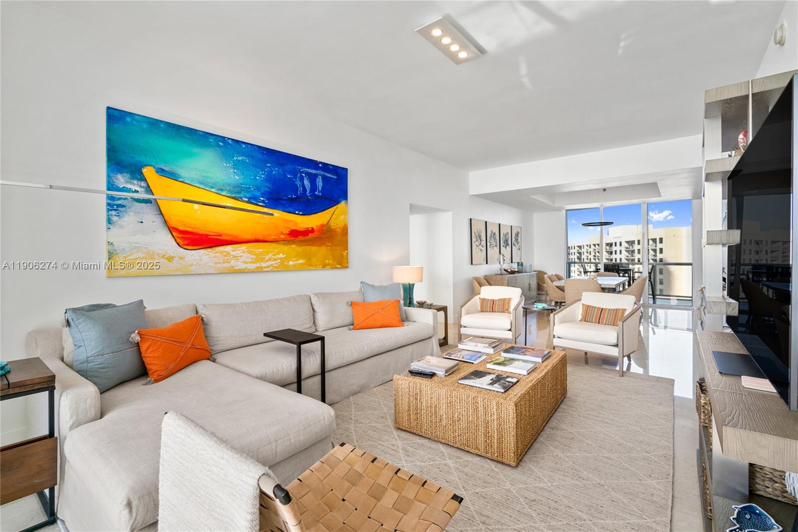 Подробнее 1206 3 / 4 2327 кв.футов $ 2025-10-31 0 Фото