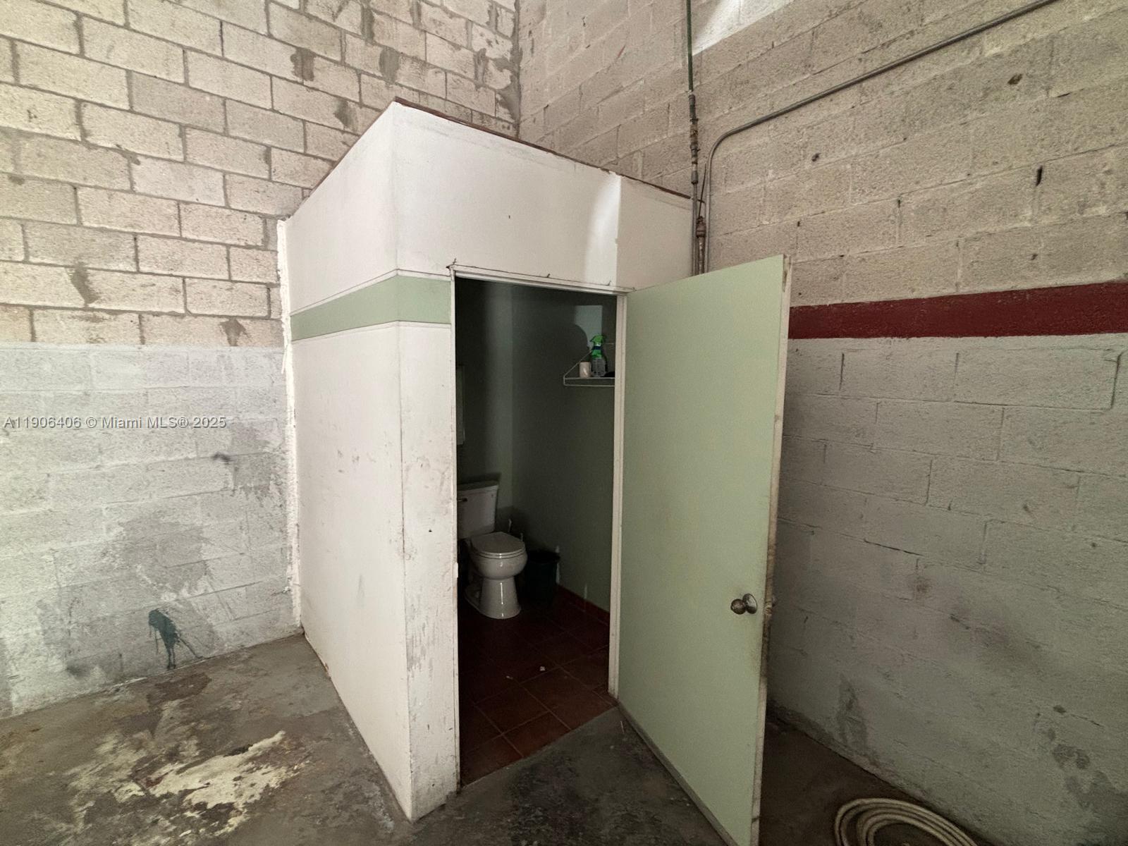 Ver detalles / sq. ft. $ 2025-11-01 0 foto