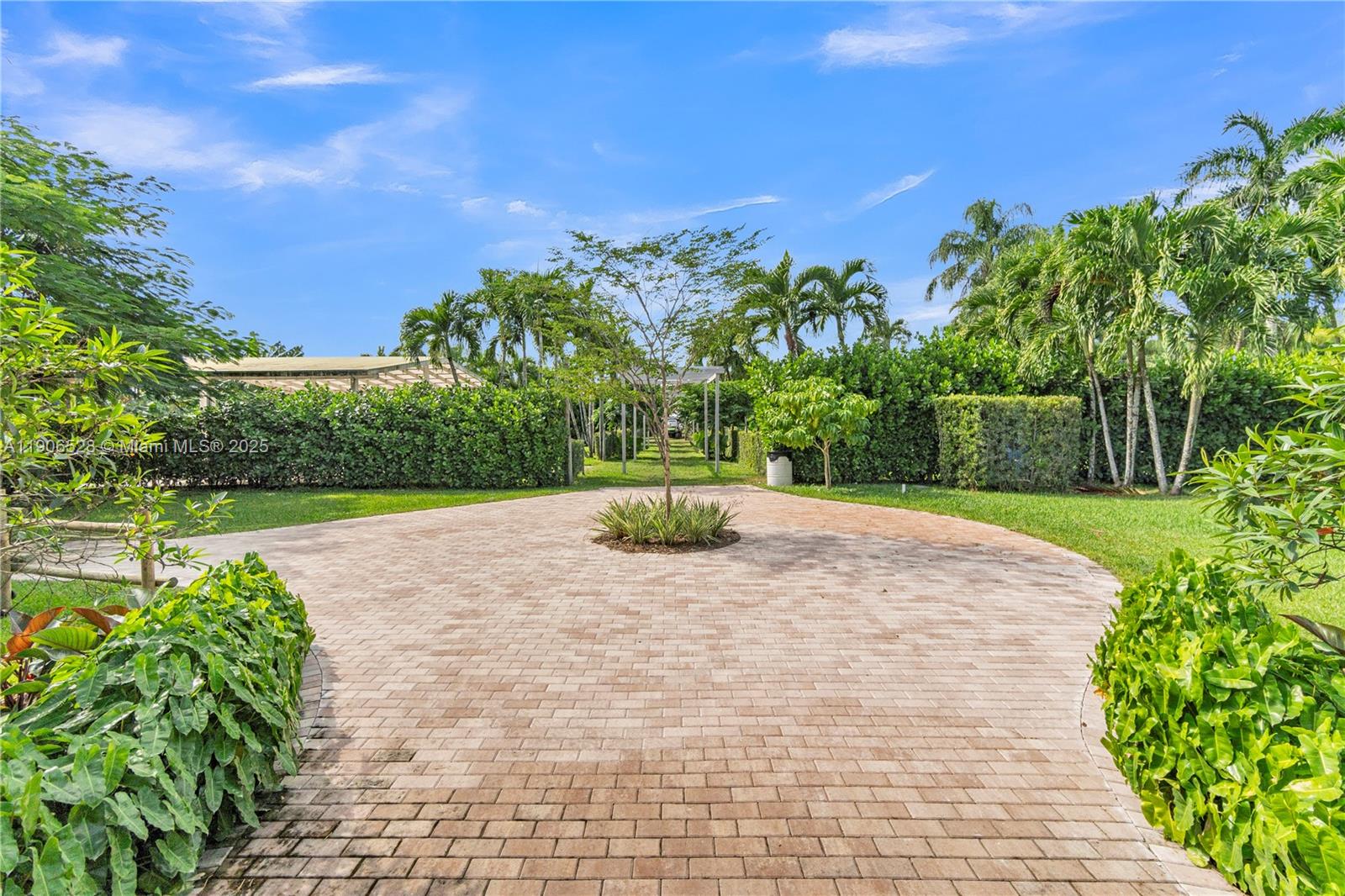 Подробнее / кв.футов $ 2025-11-01 0 Фото