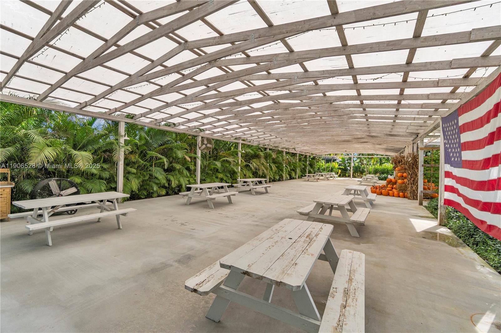 Подробнее / кв.футов $ 2025-11-01 0 Фото