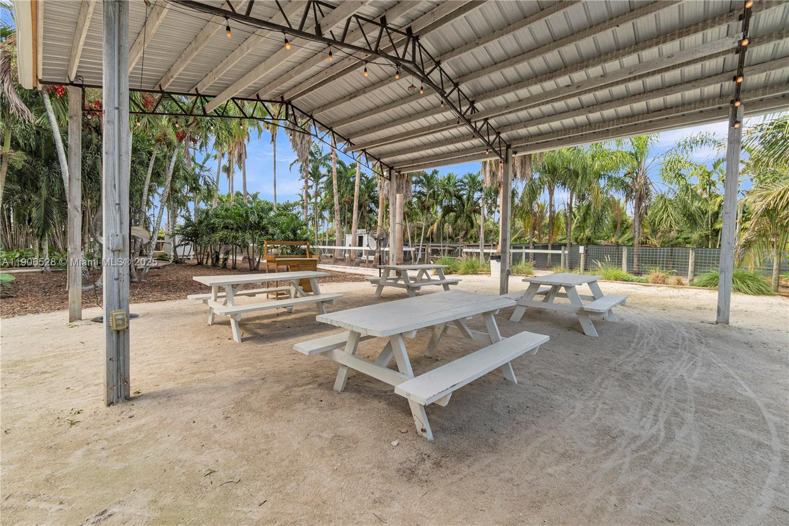 Подробнее / кв.футов $ 2025-11-01 0 Фото