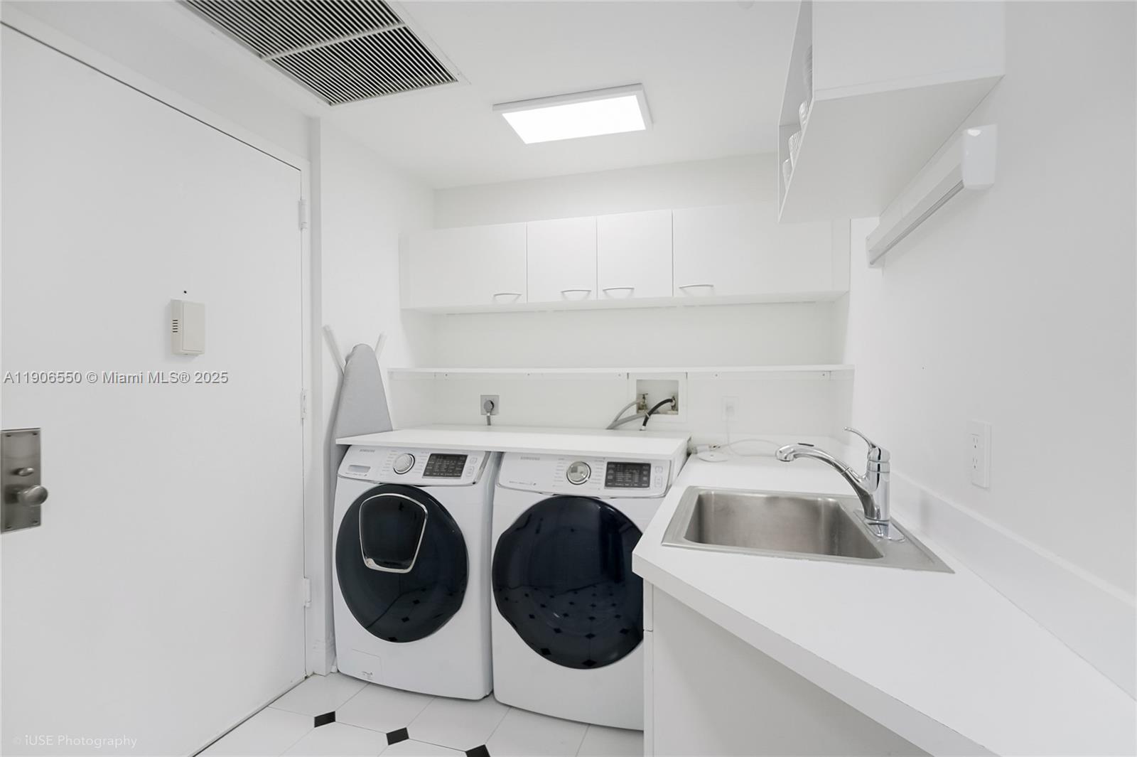 Photo of 3801 207th St  #15AS, Aventura, Florida, 33180 - Building Gym and Spa with massage room