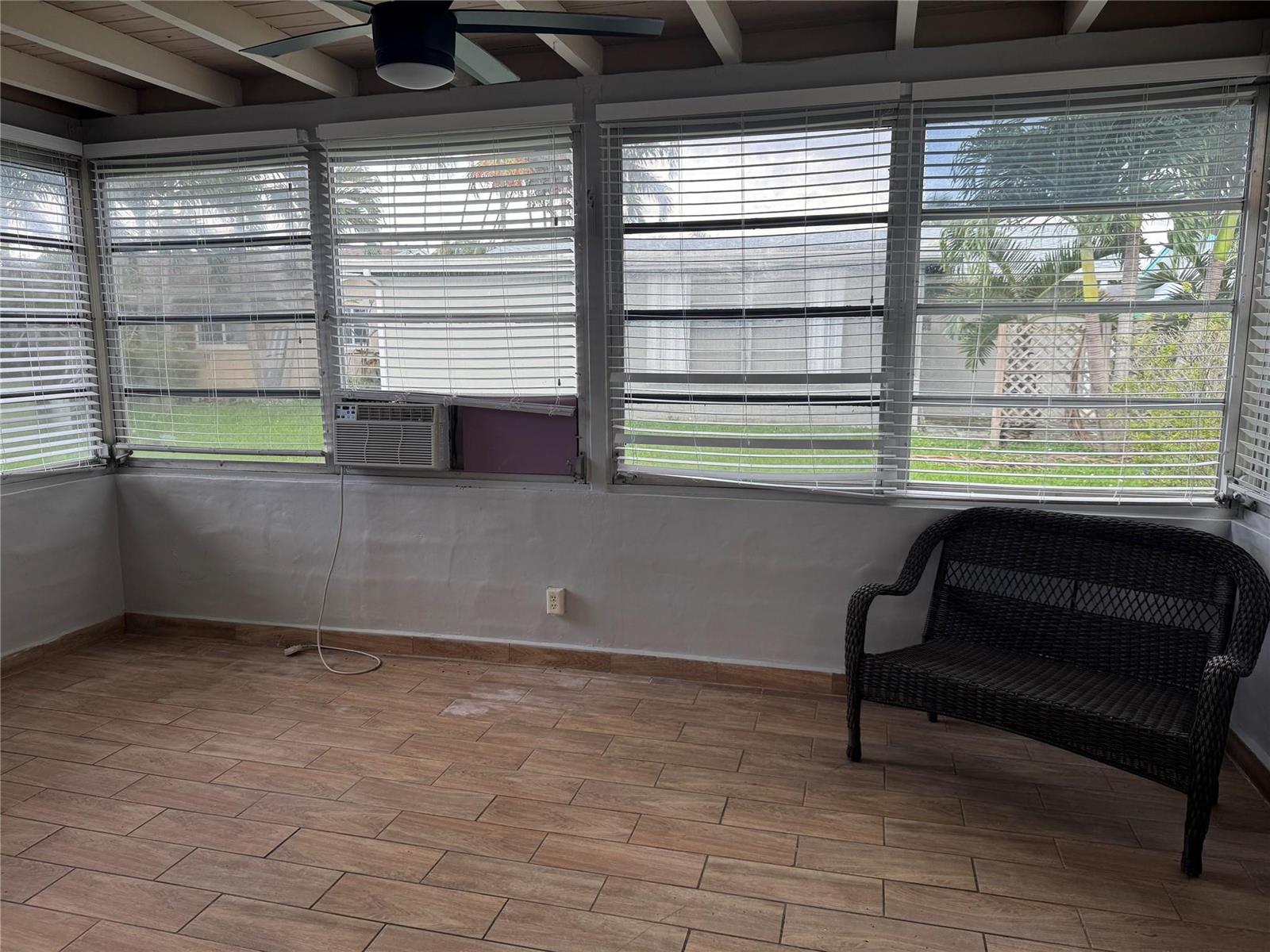 Ver detalles 4938 2 / 1 1007 sq. ft. $ 2026-06-04 0 foto