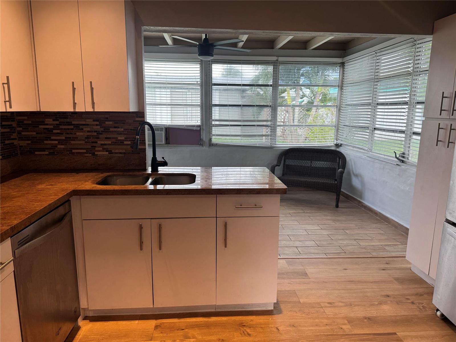 Ver detalles 4938 2 / 1 1007 sq. ft. $ 2026-06-04 0 foto