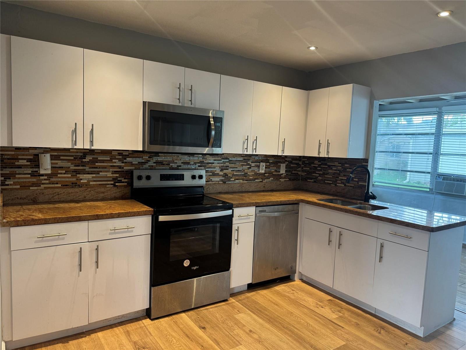 Ver detalles 4938 2 / 1 1007 sq. ft. $ 2026-06-04 0 foto