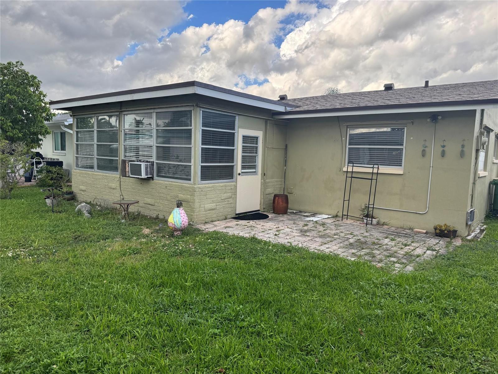 Ver detalles 4938 2 / 1 1007 sq. ft. $ 2026-06-04 0 foto