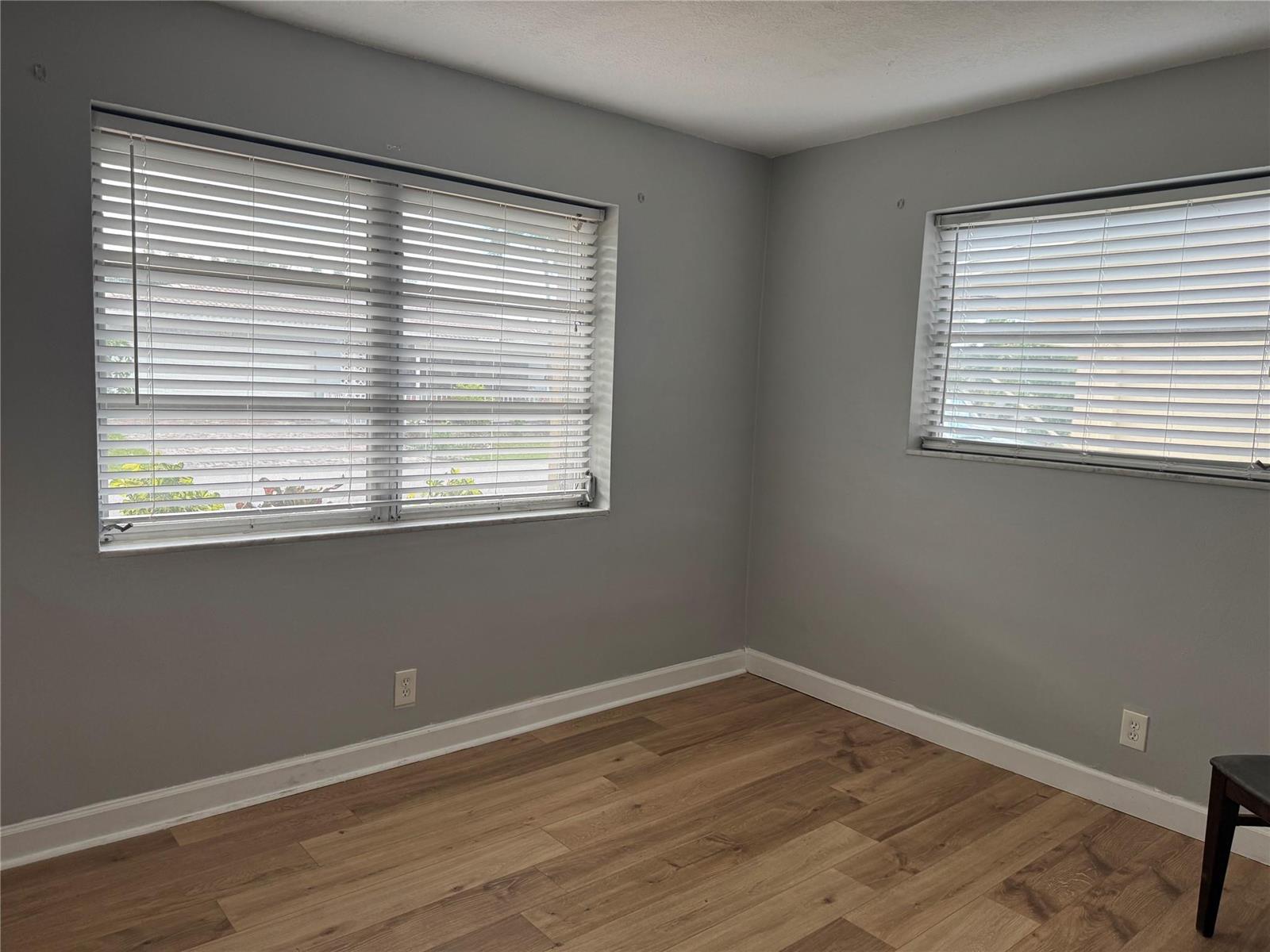 Ver detalles 4938 2 / 1 1007 sq. ft. $ 2026-06-04 0 foto