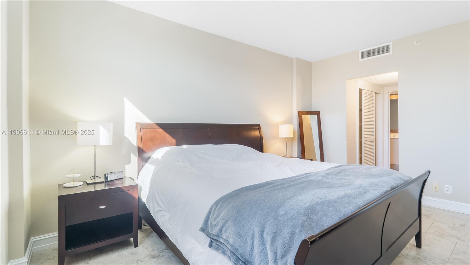 Photo of 3000 Ocean Dr #420, Hollywood, Florida, 33019 -