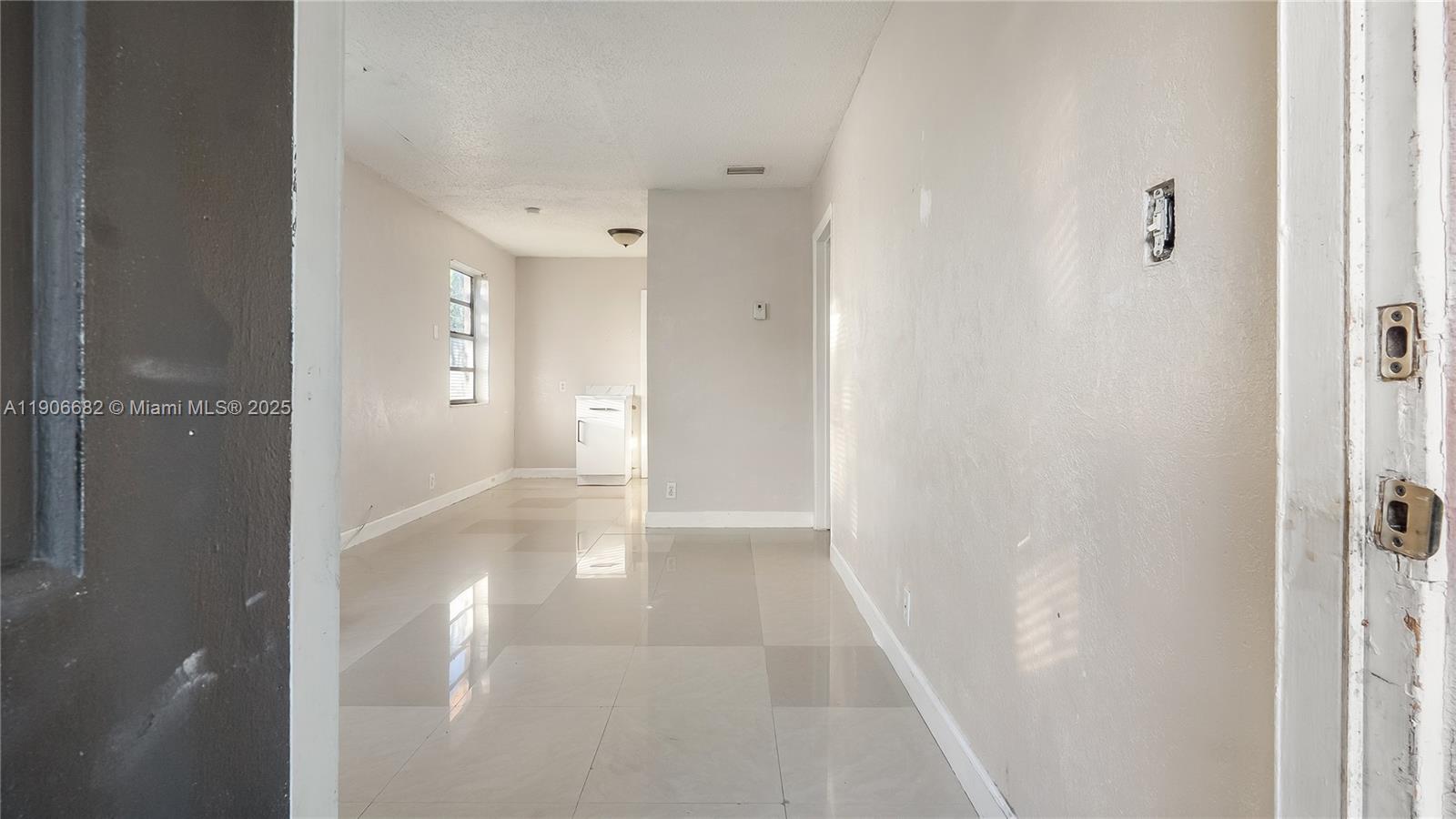   /  1560 sq. ft. $ 2025-11-02 0 Photo